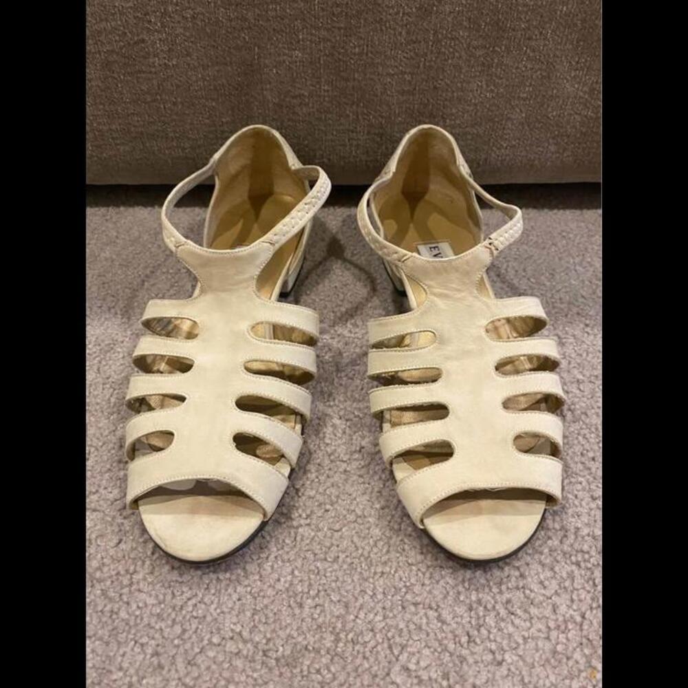 Vintage Evan-Picone Cream Sandals